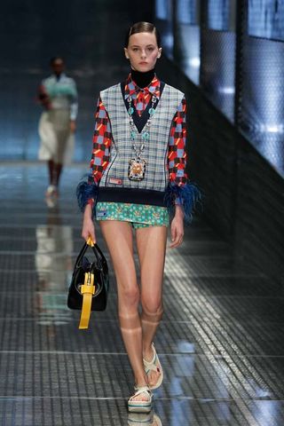 the-prada-pieces-everyone-will-be-wearing-this-spring-1914564-1474668667