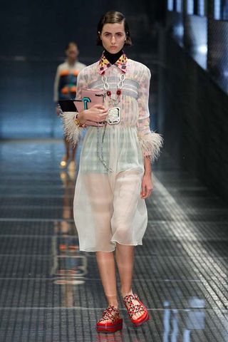 the-prada-pieces-everyone-will-be-wearing-this-spring-1914565-1474668667