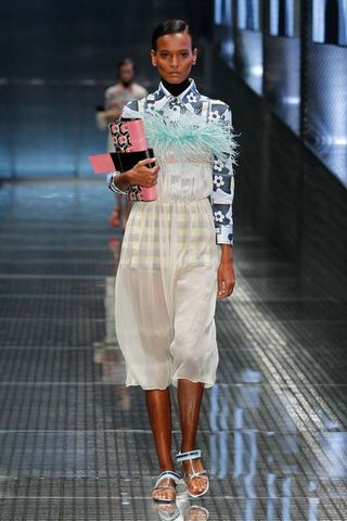 the-prada-pieces-everyone-will-be-wearing-this-spring-1914566-1474668667