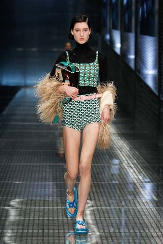 the-prada-pieces-everyone-will-be-wearing-this-spring-1914576-1474668669