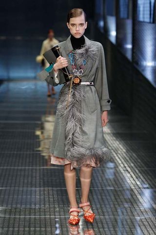 the-prada-pieces-everyone-will-be-wearing-this-spring-1914589-1474668671