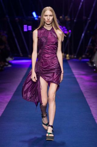 this-is-the-future-of-fashion-according-to-donatella-versace-1914871-1474752671