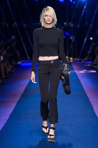 this-is-the-future-of-fashion-according-to-donatella-versace-1914883-1474752673