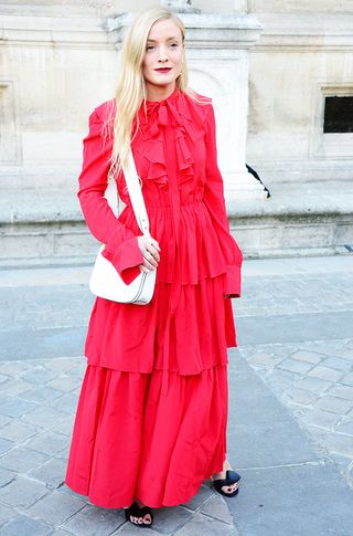 the-best-celebrity-outfits-from-paris-fashion-week-1928181-1475698943