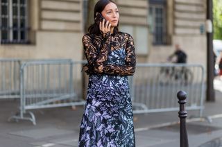 all-the-latest-street-style-shots-from-paris-fashion-week-1920556-1475156907