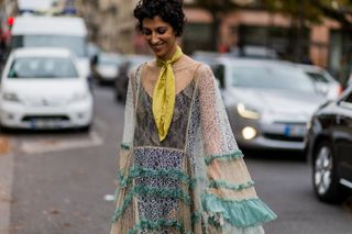 all-the-latest-street-style-shots-from-paris-fashion-week-1923578-1475354440