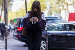 all-the-latest-street-style-shots-from-paris-fashion-week-1923583-1475354442