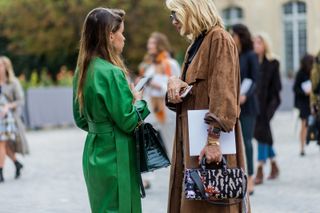 all-the-latest-street-style-shots-from-paris-fashion-week-1923592-1475354662
