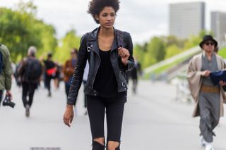 all-the-latest-street-style-shots-from-paris-fashion-week-1923600-1475354664