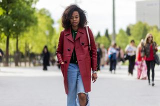 all-the-latest-street-style-shots-from-paris-fashion-week-1923602-1475354664