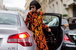 all-the-latest-street-style-shots-from-paris-fashion-week-1923826-1475424481