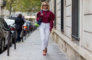 all-the-latest-street-style-shots-from-paris-fashion-week-1923827-1475424481