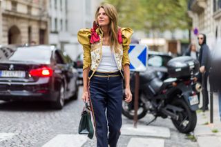 all-the-latest-street-style-shots-from-paris-fashion-week-1923838-1475424485