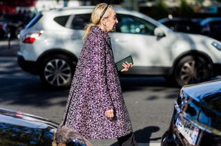 all-the-latest-street-style-shots-from-paris-fashion-week-1925845-1475588822