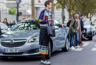 all-the-latest-street-style-shots-from-paris-fashion-week-1925850-1475588824