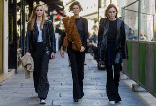 all-the-latest-street-style-shots-from-paris-fashion-week-1928741-1475764480