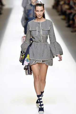 our-five-favorite-looks-from-the-fendi-runway-1917714-1475007711