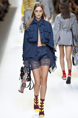 our-five-favorite-looks-from-the-fendi-runway-1917716-1475007712