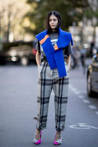 all-the-best-street-style-shots-from-paris-fashion-week-1926491-1475617776