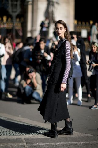 all-the-best-street-style-shots-from-paris-fashion-week-1926495-1475617776