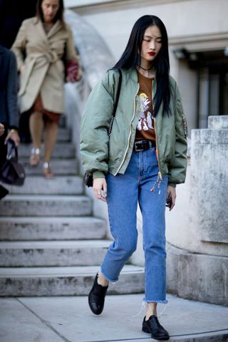 all-the-best-street-style-shots-from-paris-fashion-week-1926496-1475617776