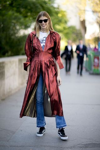 all-the-best-street-style-shots-from-paris-fashion-week-1926499-1475617777