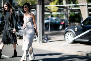 all-the-best-street-style-shots-from-paris-fashion-week-1926504-1475617778