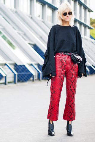 11-chic-and-simple-street-style-looks-from-paris-fashion-week-1924009-1475477860