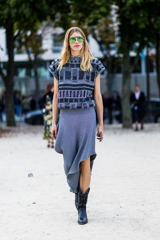 11-chic-and-simple-street-style-looks-from-paris-fashion-week-1924012-1475477861