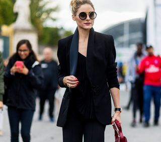 11-chic-and-simple-street-style-looks-from-paris-fashion-week-1924014-1475477863