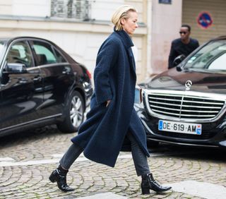 11-chic-and-simple-street-style-looks-from-paris-fashion-week-1924016-1475477869