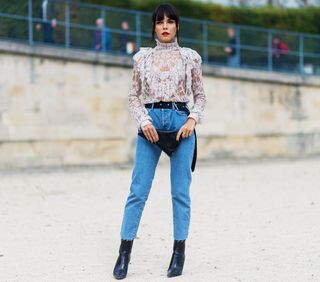 11-chic-and-simple-street-style-looks-from-paris-fashion-week-1924017-1475477869