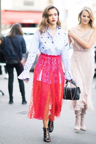 11-chic-and-simple-street-style-looks-from-paris-fashion-week-1924018-1475477871