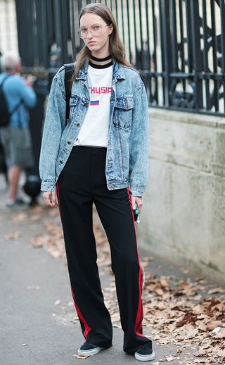 11-chic-and-simple-street-style-looks-from-paris-fashion-week-1924027-1475477880