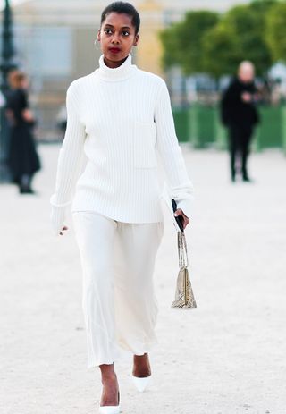 tk-chic-and-simple-street-style-looks-from-paris-fashion-week-1919328-1475081546