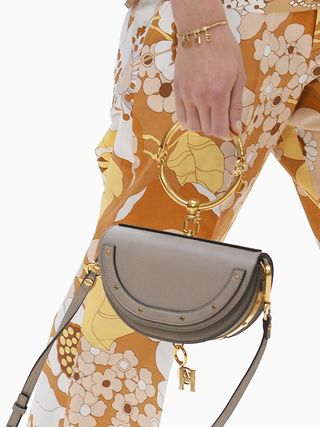 the-newest-it-bag-straight-from-chloe-s-ss-17-runway-1920616-1475163713