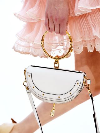 the-newest-it-bag-straight-from-chloe-s-ss-17-runway-1920617-1475163713