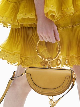 the-newest-it-bag-straight-from-chloe-s-ss-17-runway-1920618-1475163713