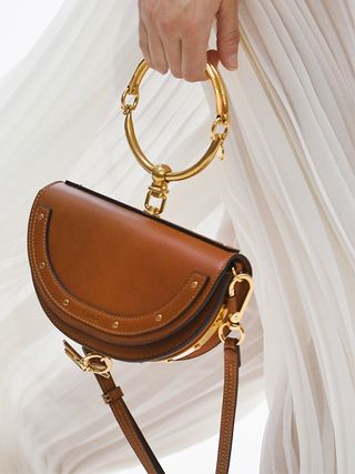 the-newest-it-bag-straight-from-chloe-s-ss-17-runway-1920620-1475163713