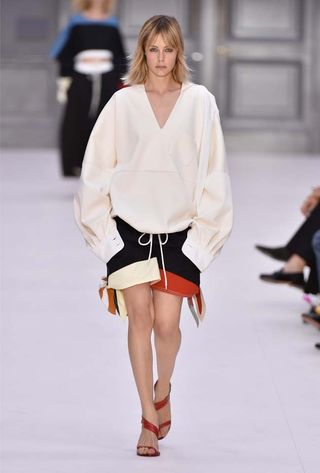 the-newest-it-bag-straight-from-chloe-s-ss-17-runway-1920632-1475163889