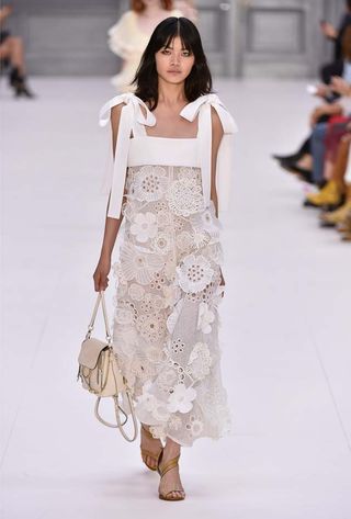 the-newest-it-bag-straight-from-chloe-s-ss-17-runway-1920661-1475163894