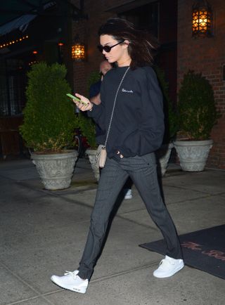 kendall-jenner-wore-the-ultimate-dad-outfit-in-new-york-1921980-1475209642