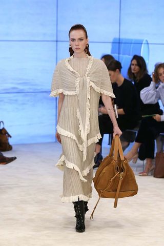 can-we-talk-about-the-sleeves-at-loewes-ss-17-runway-show-1922847-1475262358