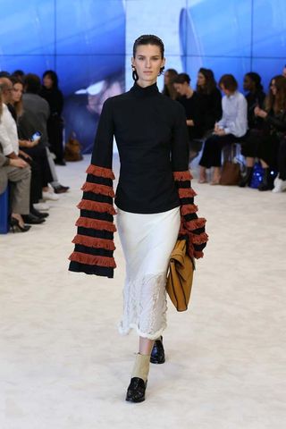 can-we-talk-about-the-sleeves-at-loewes-ss-17-runway-show-1922856-1475262360