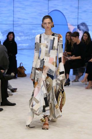 can-we-talk-about-the-sleeves-at-loewes-ss-17-runway-show-1922867-1475262361