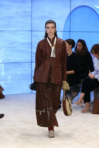 can-we-talk-about-the-sleeves-at-loewes-ss-17-runway-show-1922868-1475262361