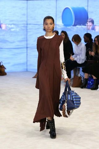 can-we-talk-about-the-sleeves-at-loewes-ss-17-runway-show-1922869-1475262361