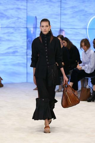 can-we-talk-about-the-sleeves-at-loewes-ss-17-runway-show-1922870-1475262361