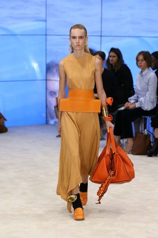 can-we-talk-about-the-sleeves-at-loewes-ss-17-runway-show-1922878-1475262362