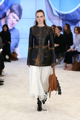 can-we-talk-about-the-sleeves-at-loewes-ss-17-runway-show-1922882-1475262363